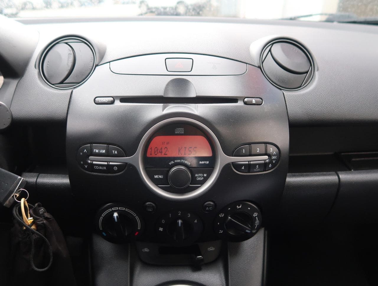 2010 Mazda 2 - 18