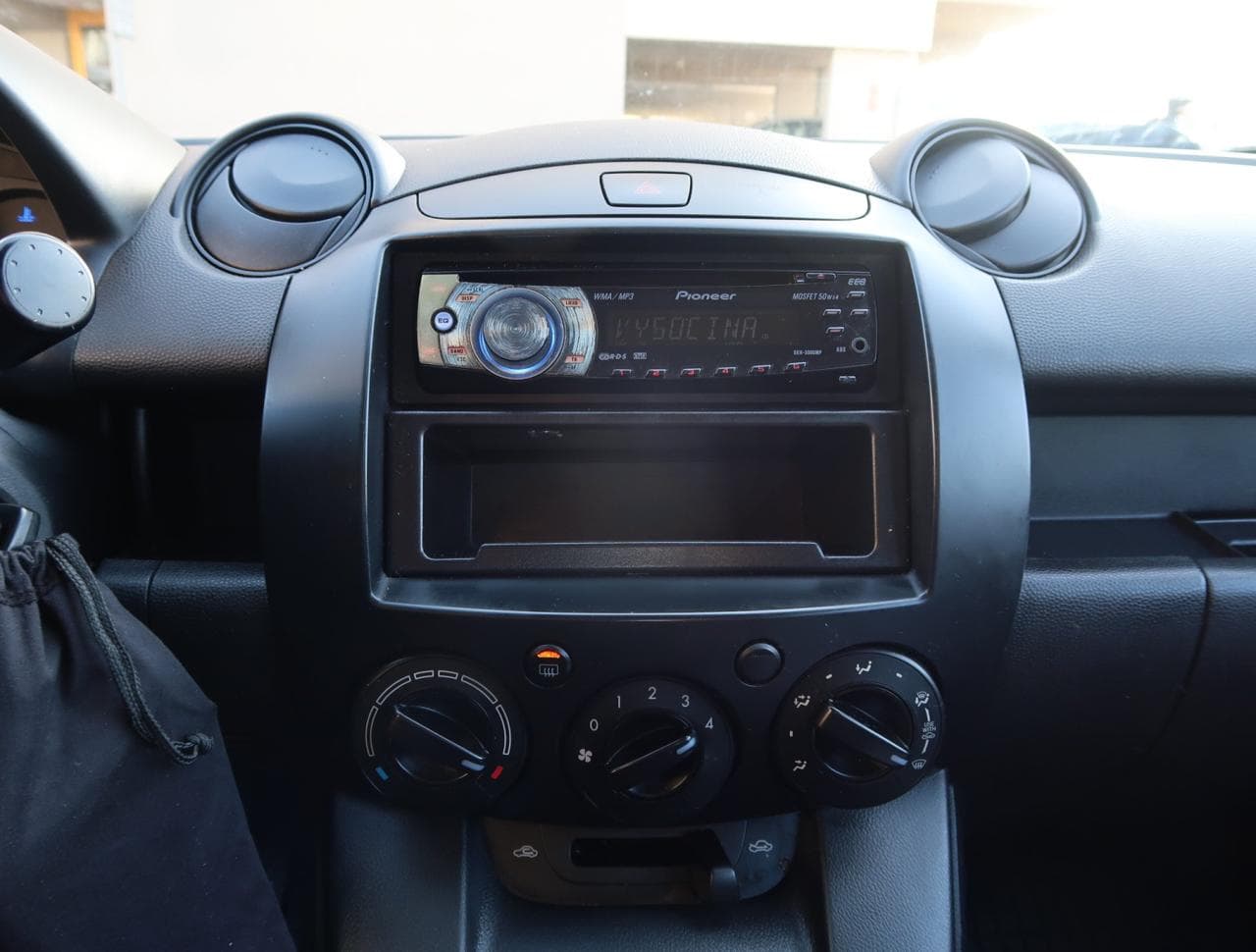 2009 Mazda 2 - 18