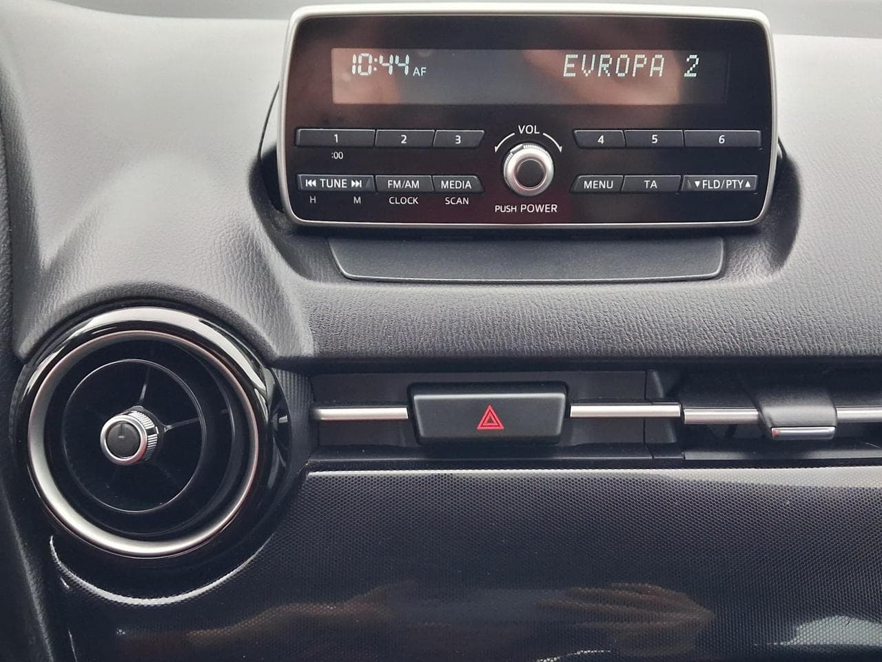 2015 Mazda 2 - 14
