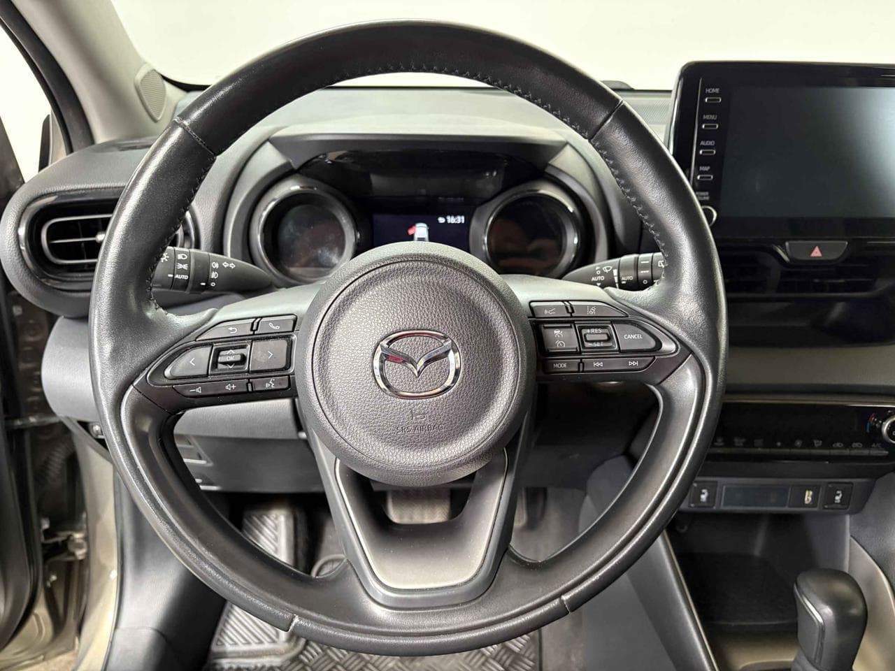 2022 Mazda 2 - 18