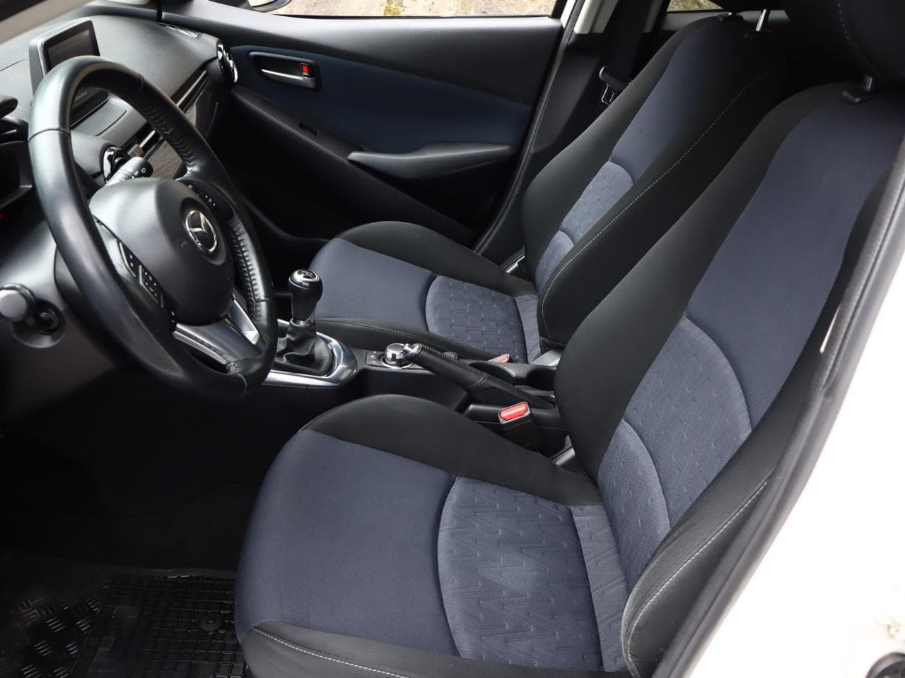 2015 Mazda 2 - 24