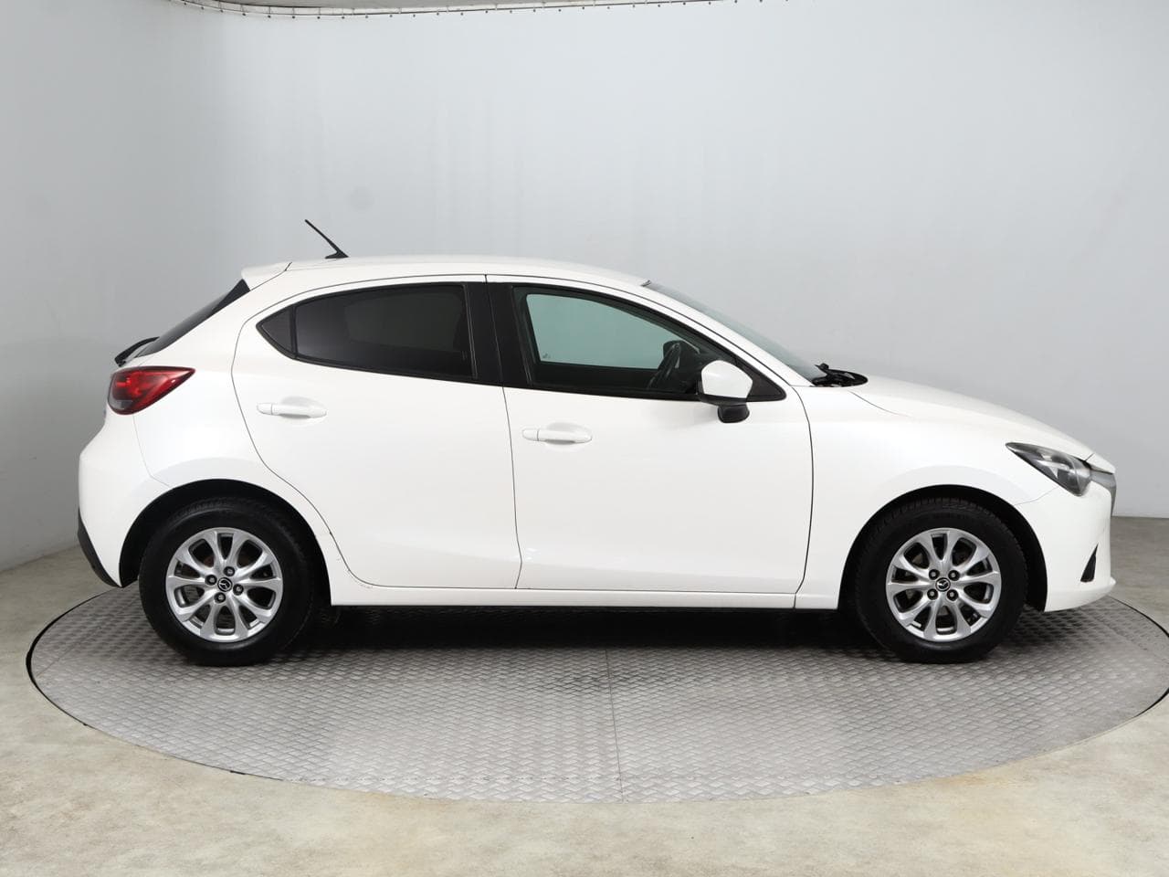2015 Mazda 2 - 13