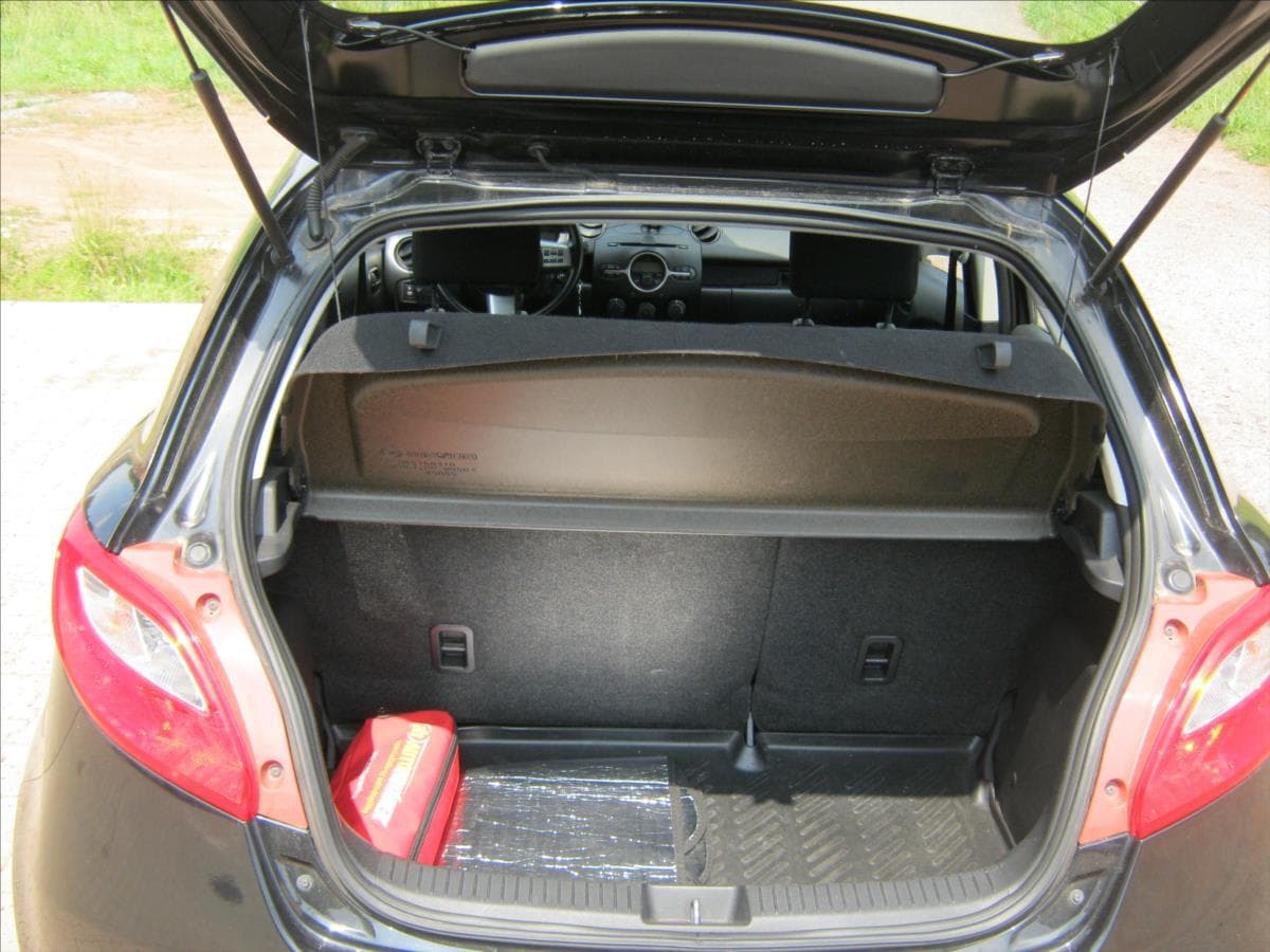 2007 Mazda 2 - 12