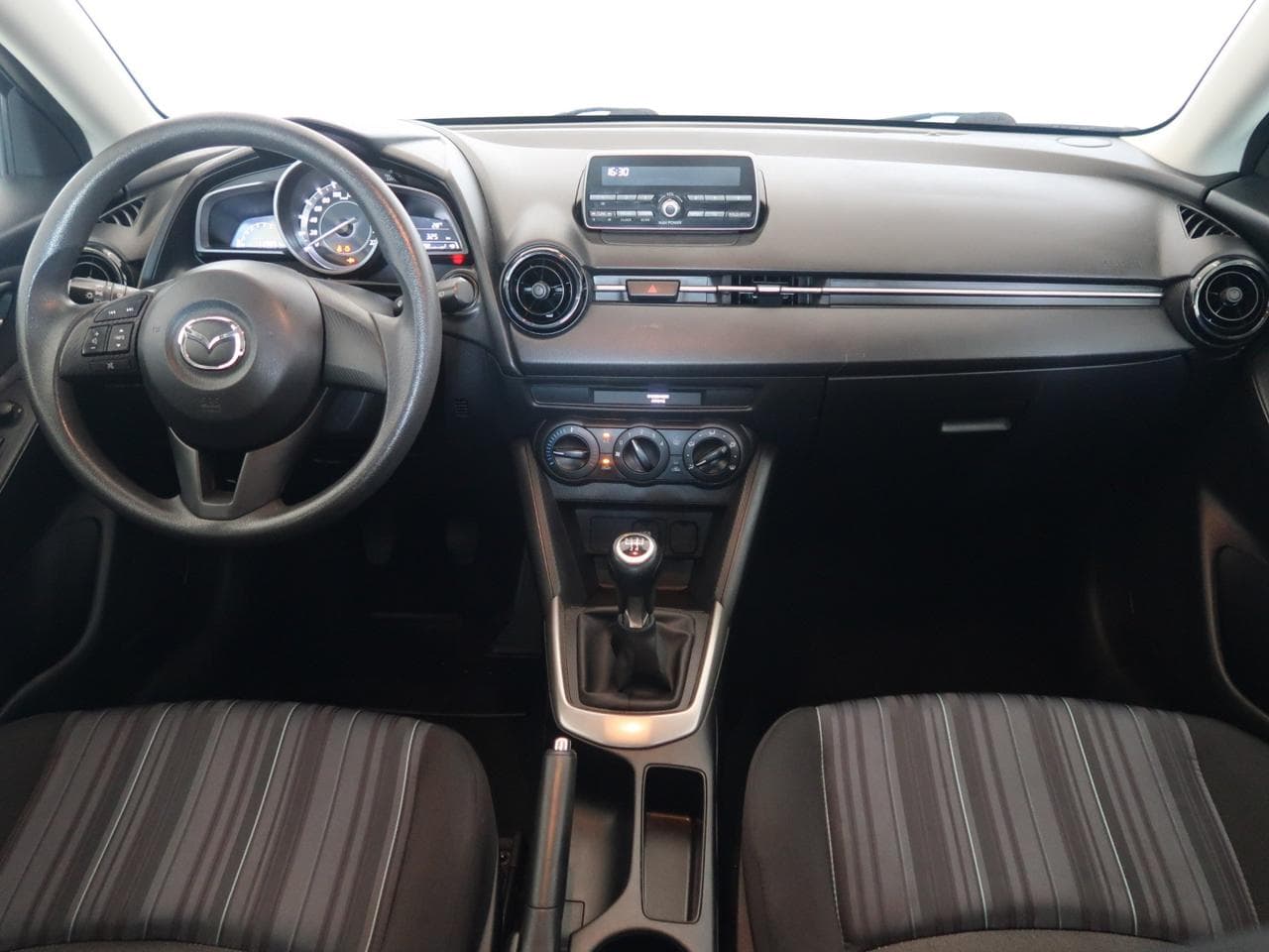 2017 Mazda 2 - 10