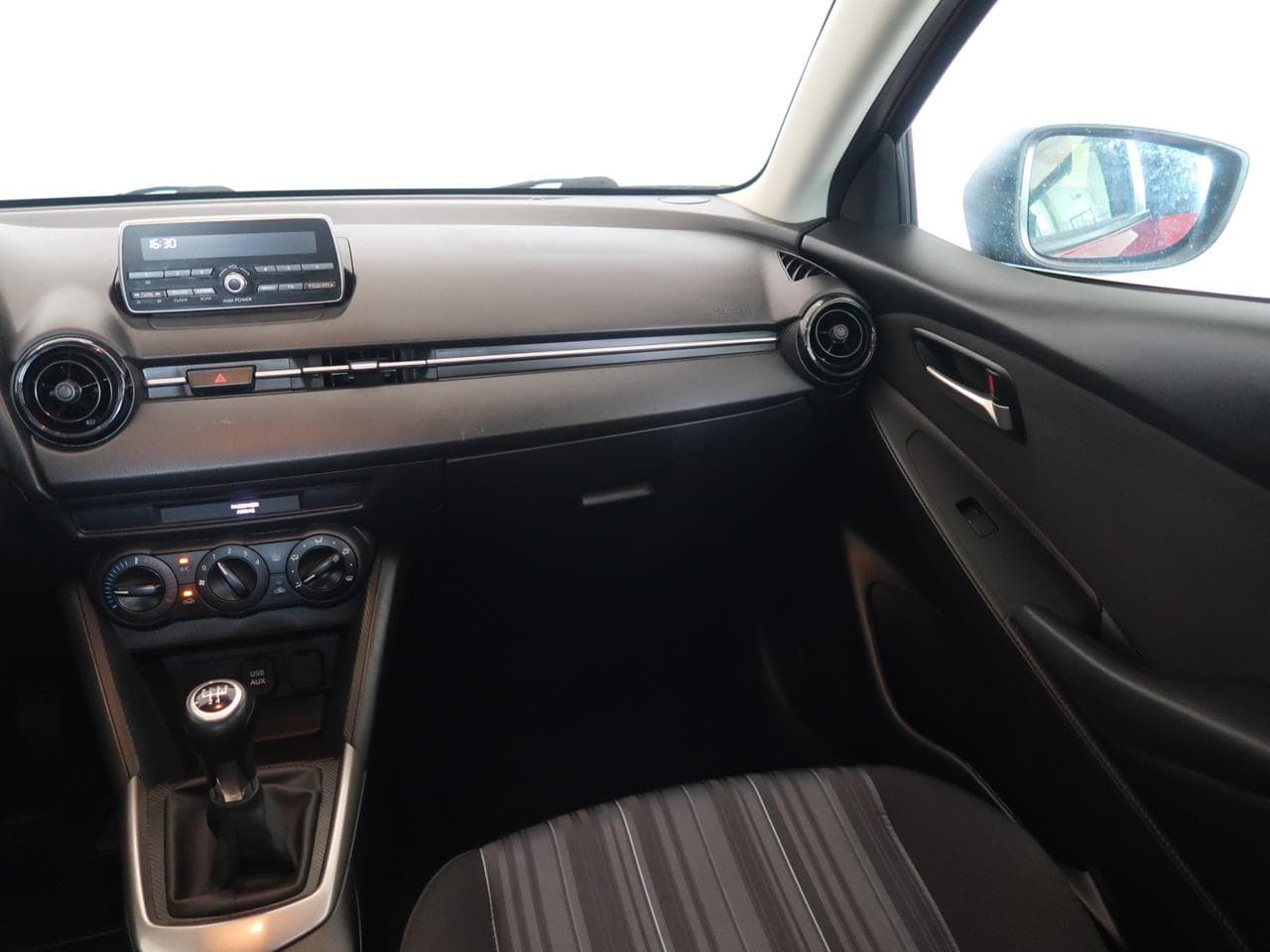 2017 Mazda 2 - 11
