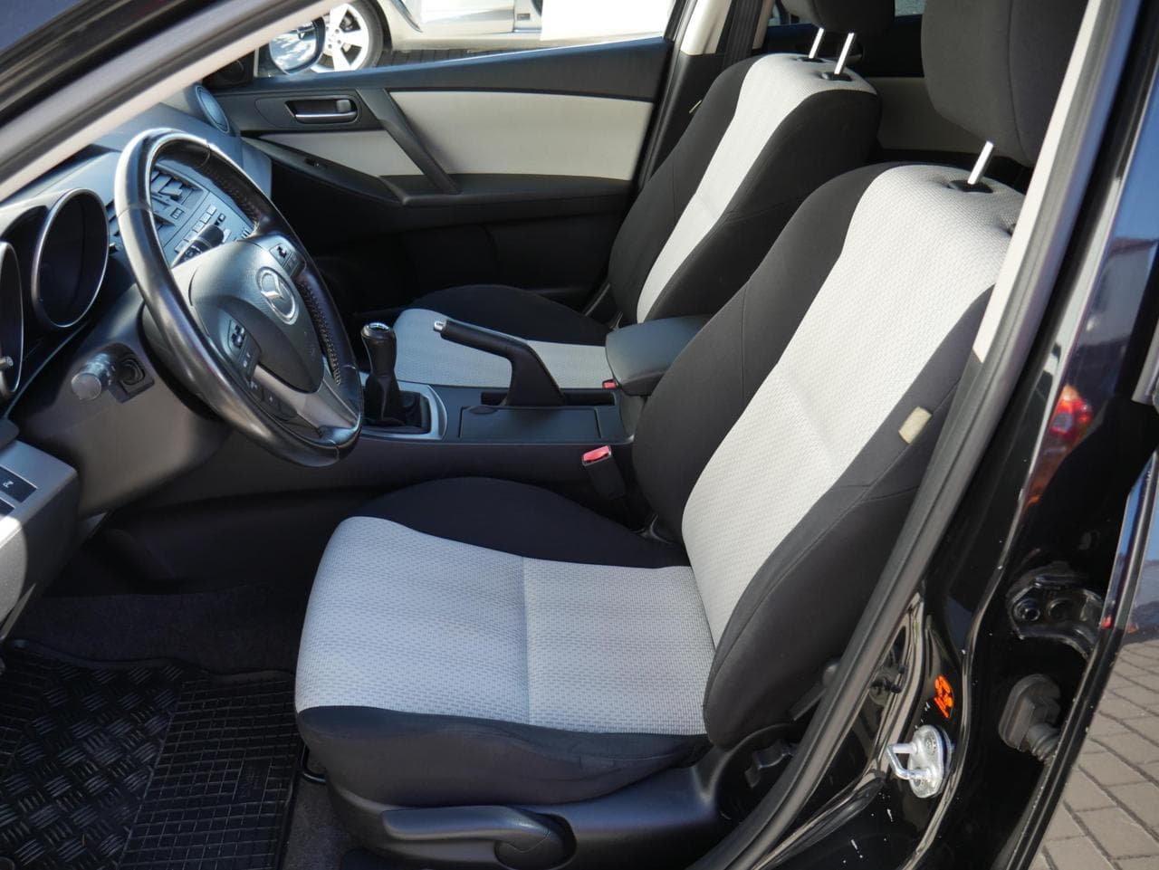 2010 Mazda 3 - 16