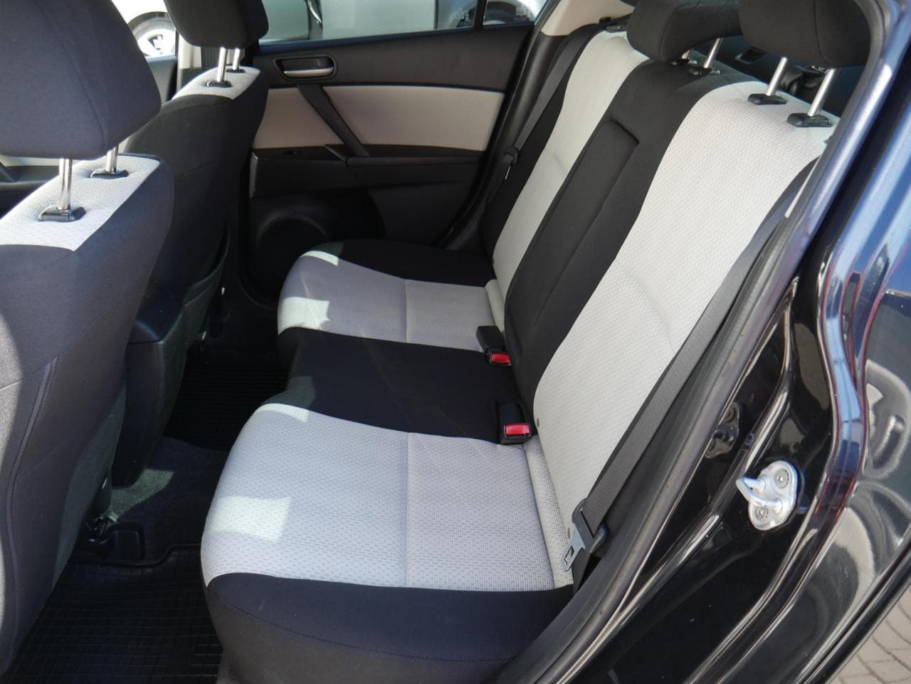 2010 Mazda 3 - 18