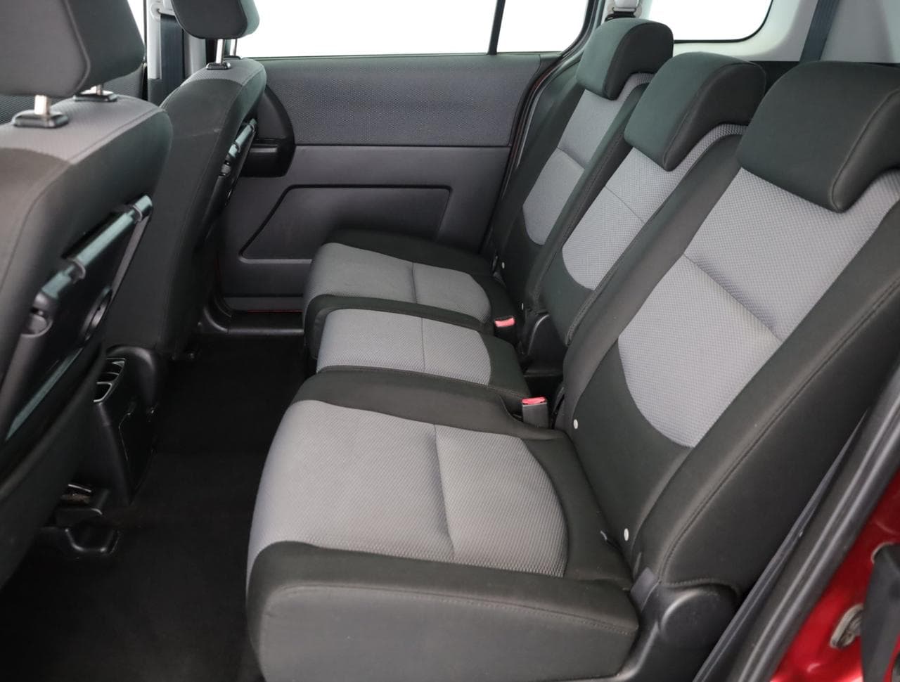 2005 Mazda 5 - 12