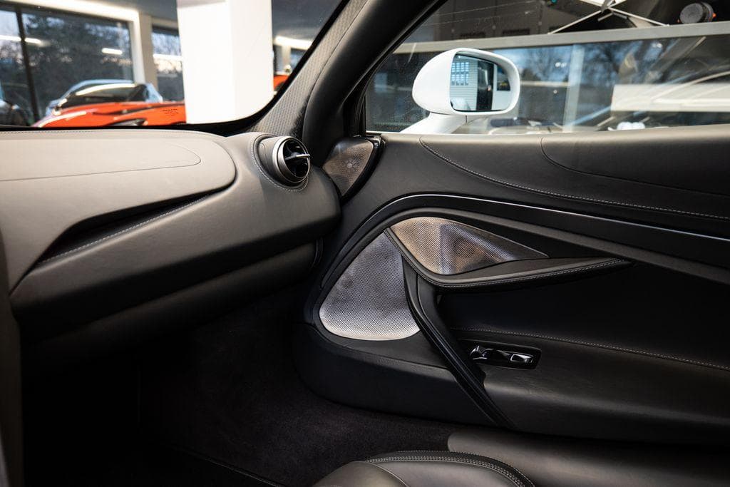 2017 McLaren 720S - 12