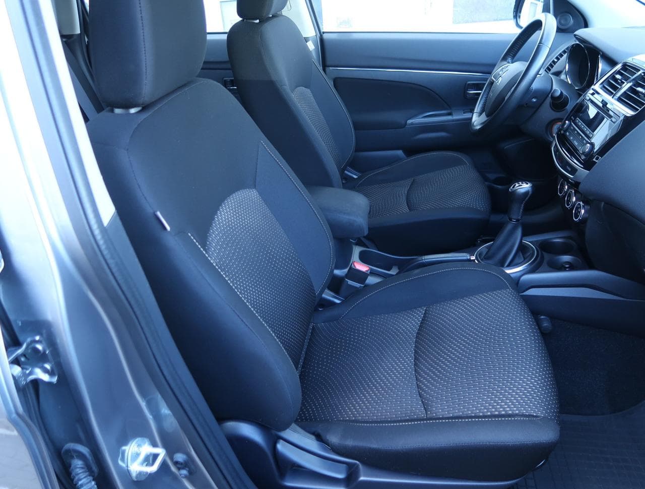 2015 Mitsubishi ASX - 12