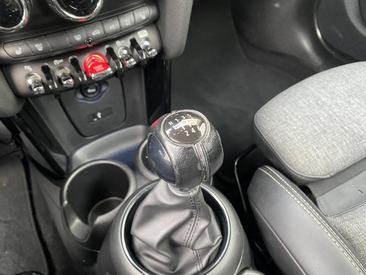 2019 Mini Cooper S - 16