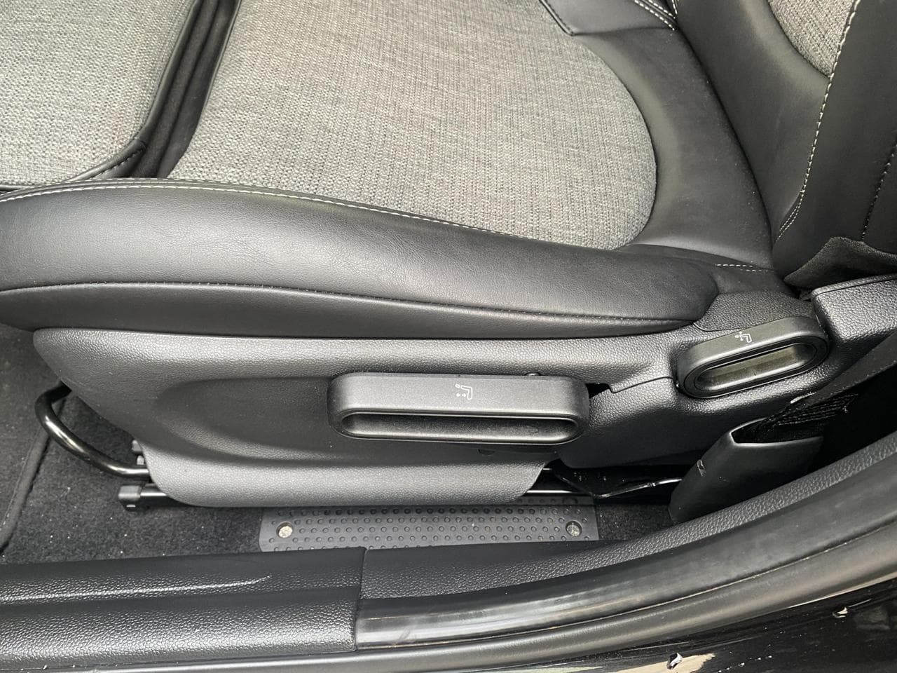 2019 Mini Cooper S - 14