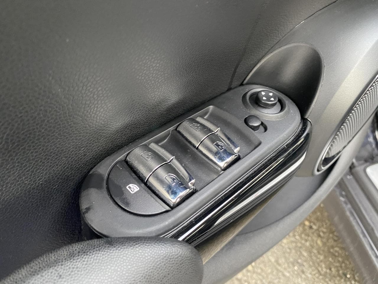 2019 Mini Cooper S - 13