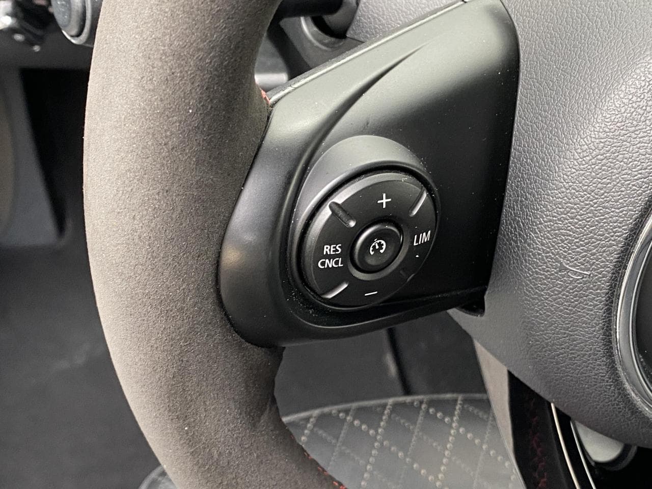 2017 Mini Cooper S - 25