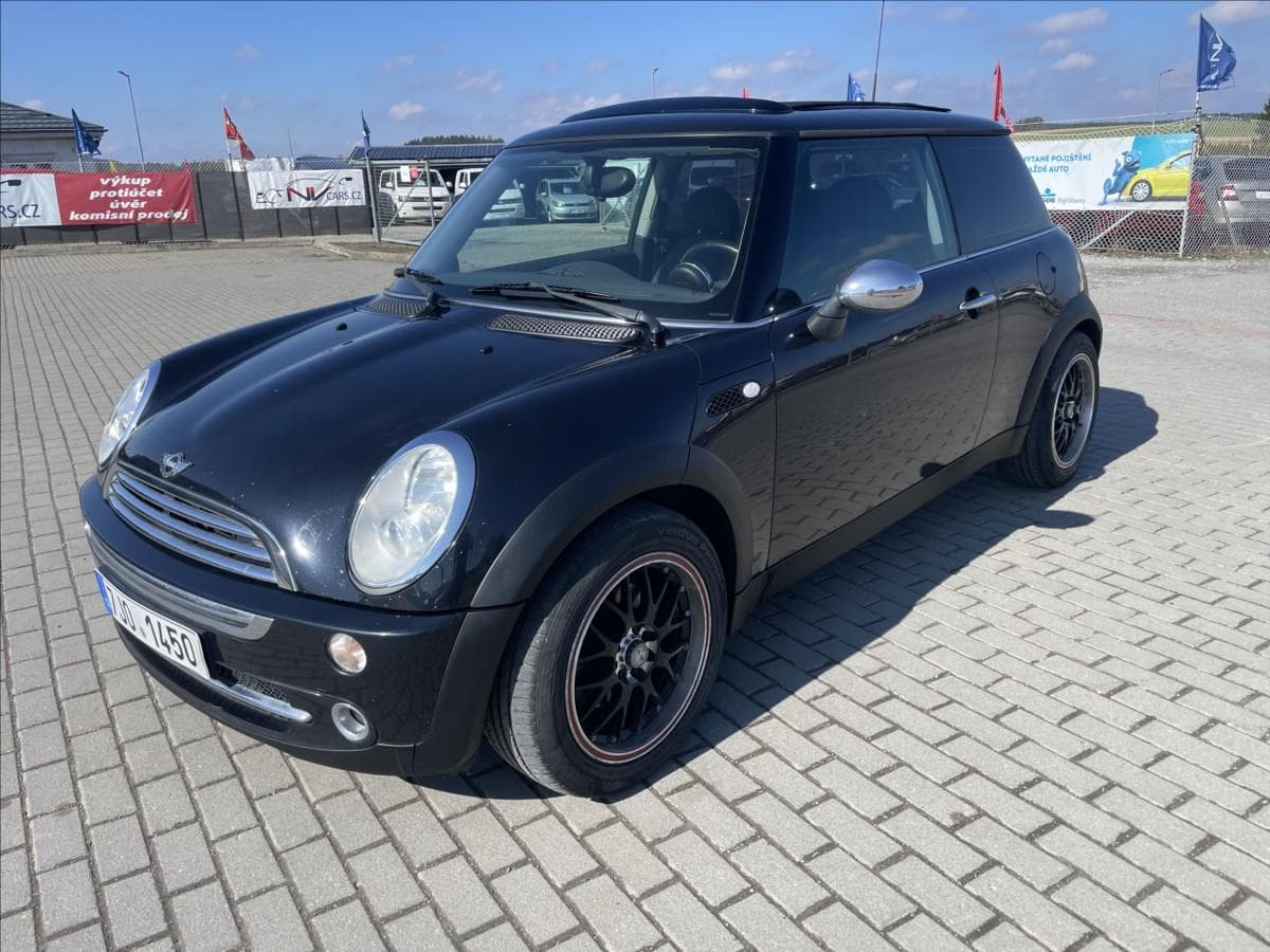 Mini One 1,6 i 66kw shrnovací střecha hatchback