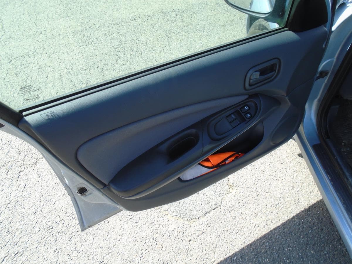 2004 Nissan ALMERA - 9