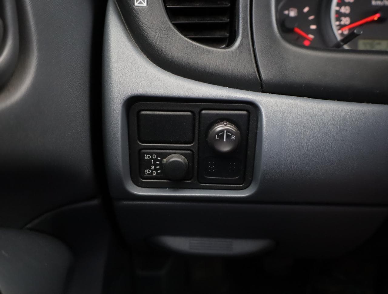 2004 Nissan ALMERA - 37