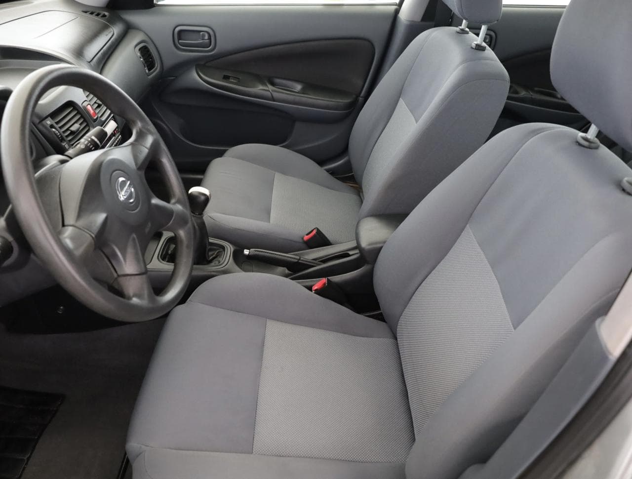2004 Nissan ALMERA - 25