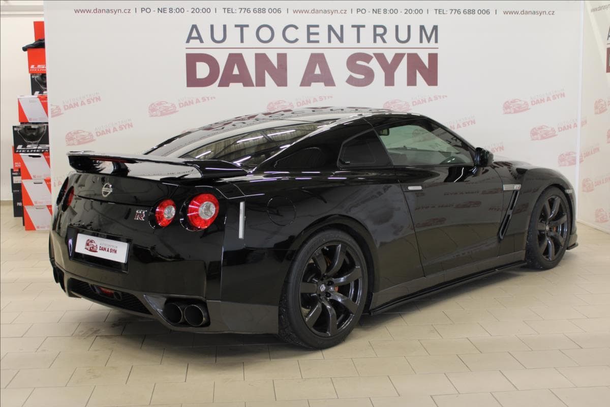 2009 Nissan GT-R - 4