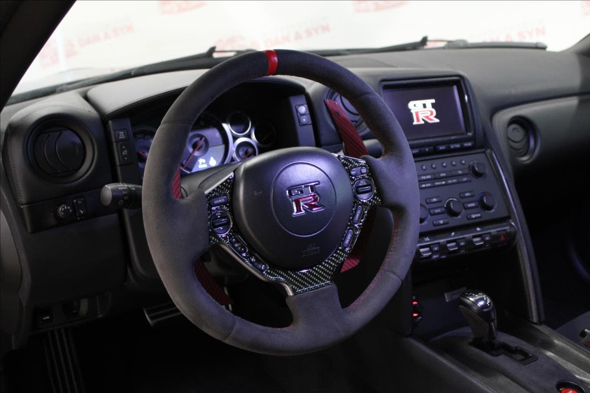 2009 Nissan GT-R - 12