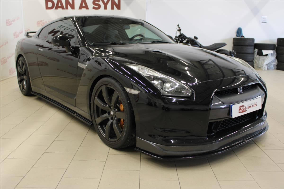 2009 Nissan GT-R - 3