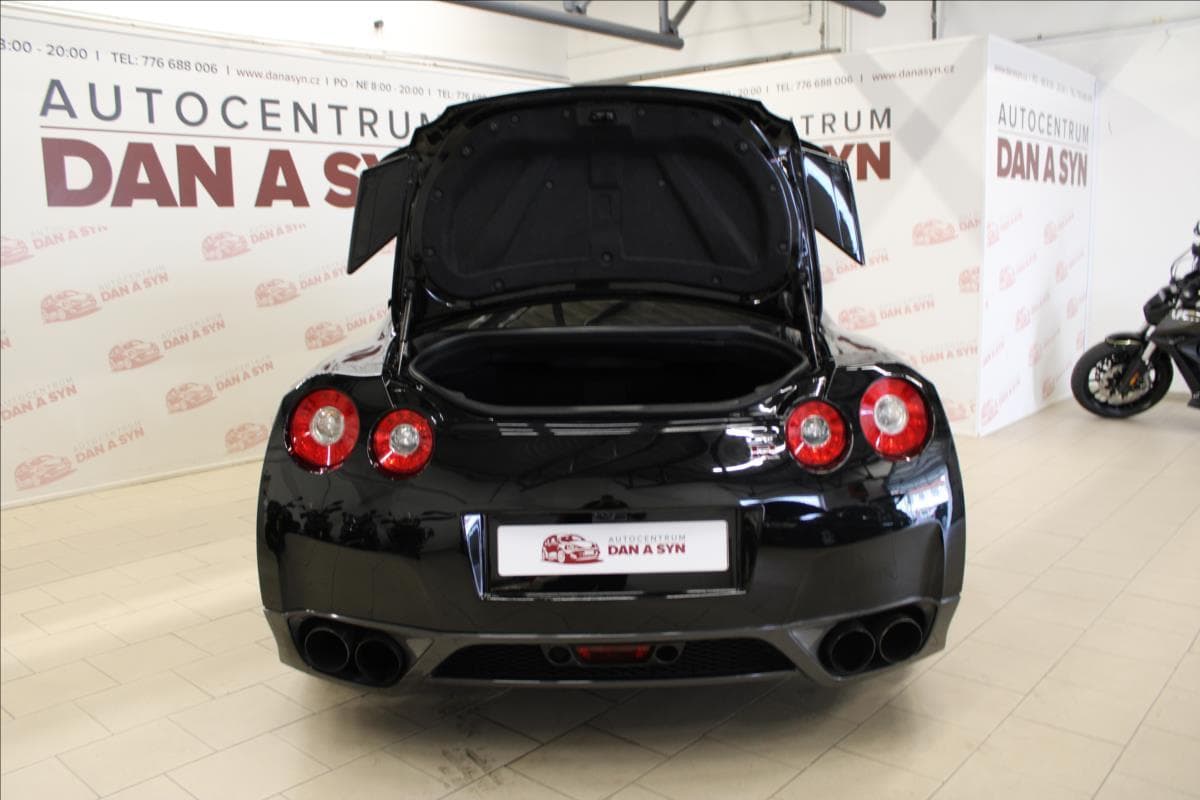 2009 Nissan GT-R - 7
