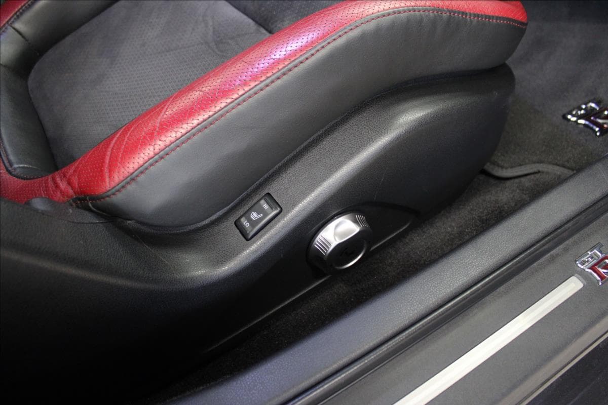 2009 Nissan GT-R - 16