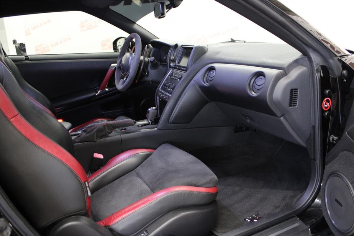 2009 Nissan GT-R - 14