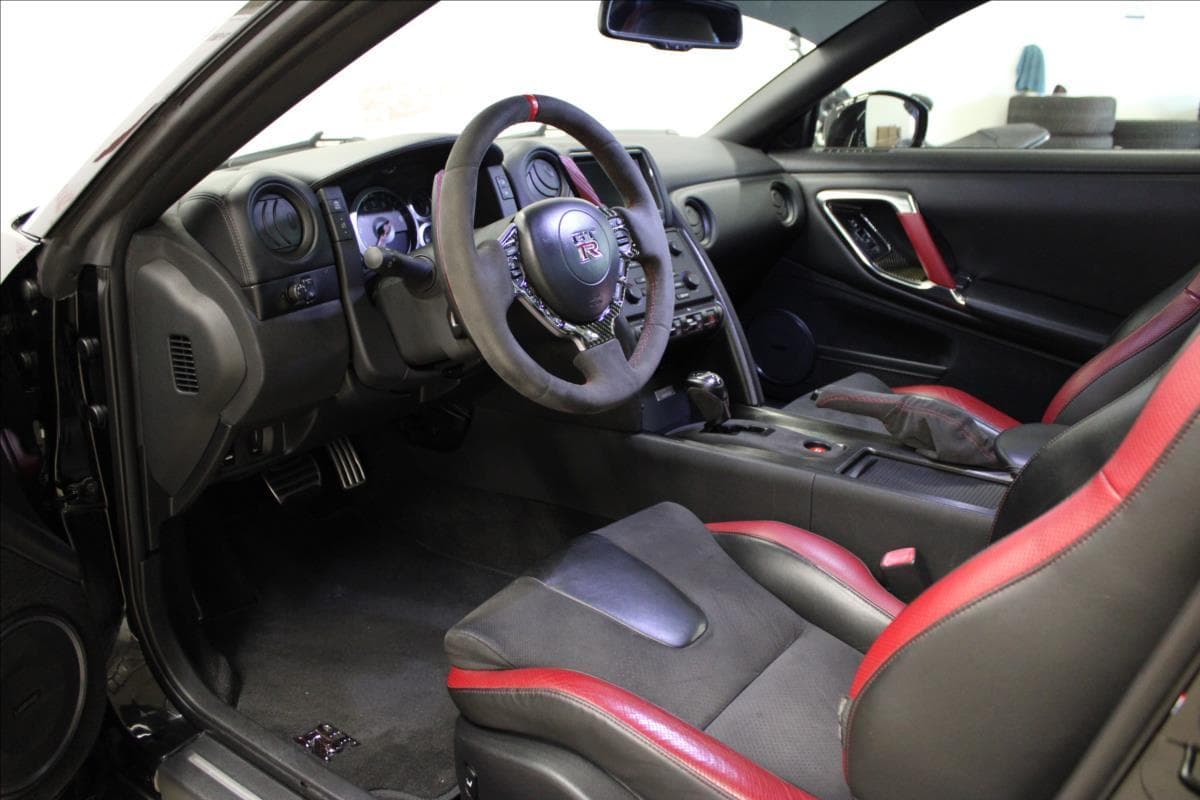 2009 Nissan GT-R - 11