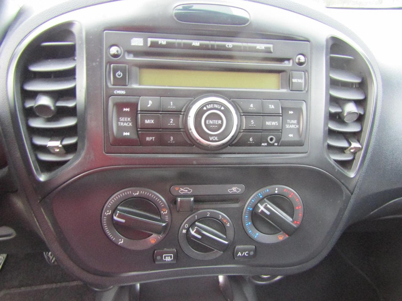 2011 Nissan JUKE - 13