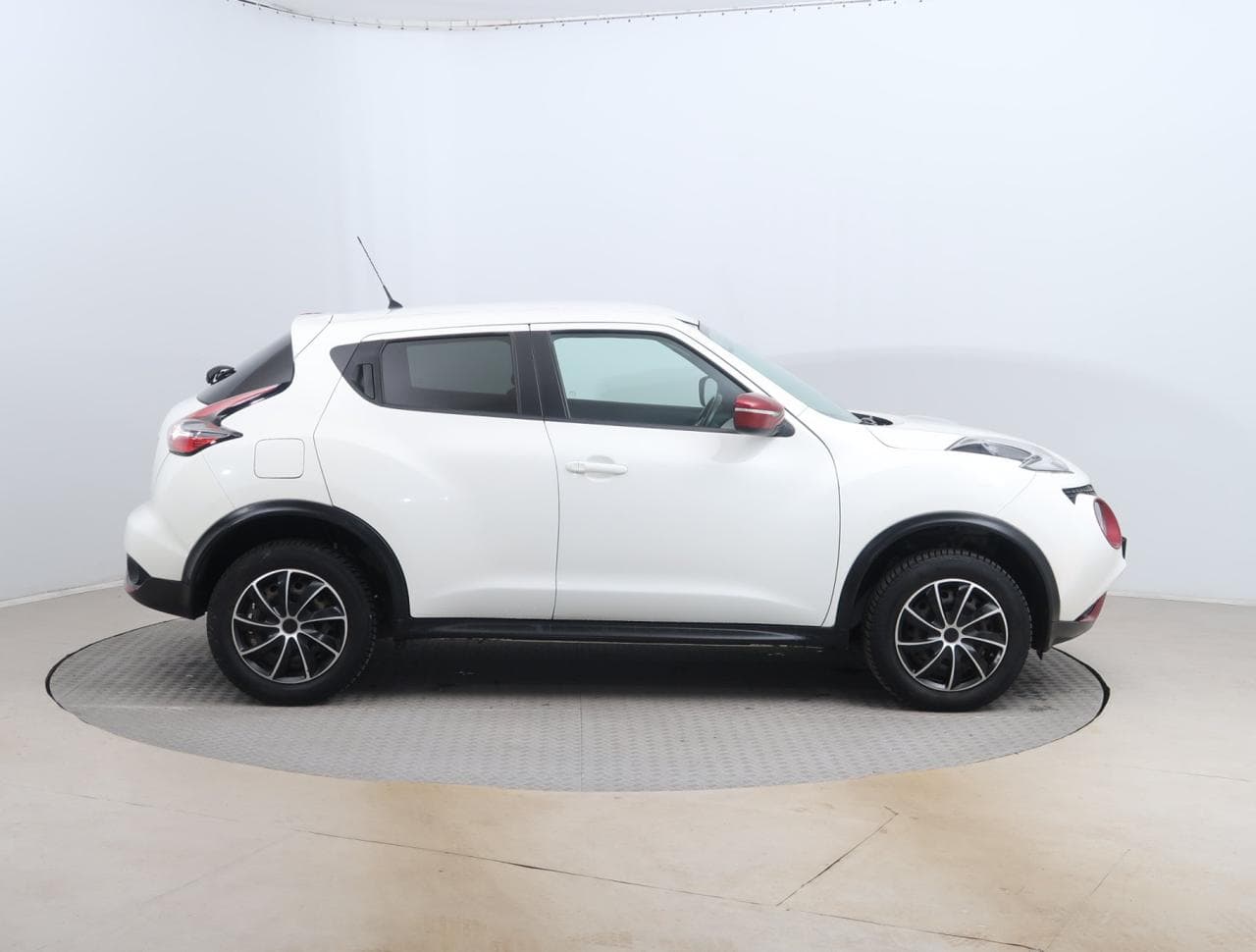 2017 Nissan JUKE - 12