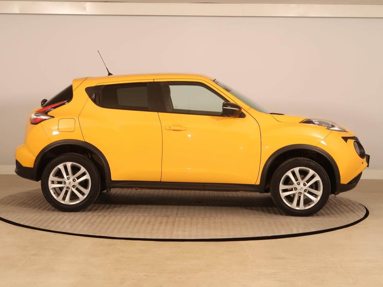 2017 Nissan JUKE - 8