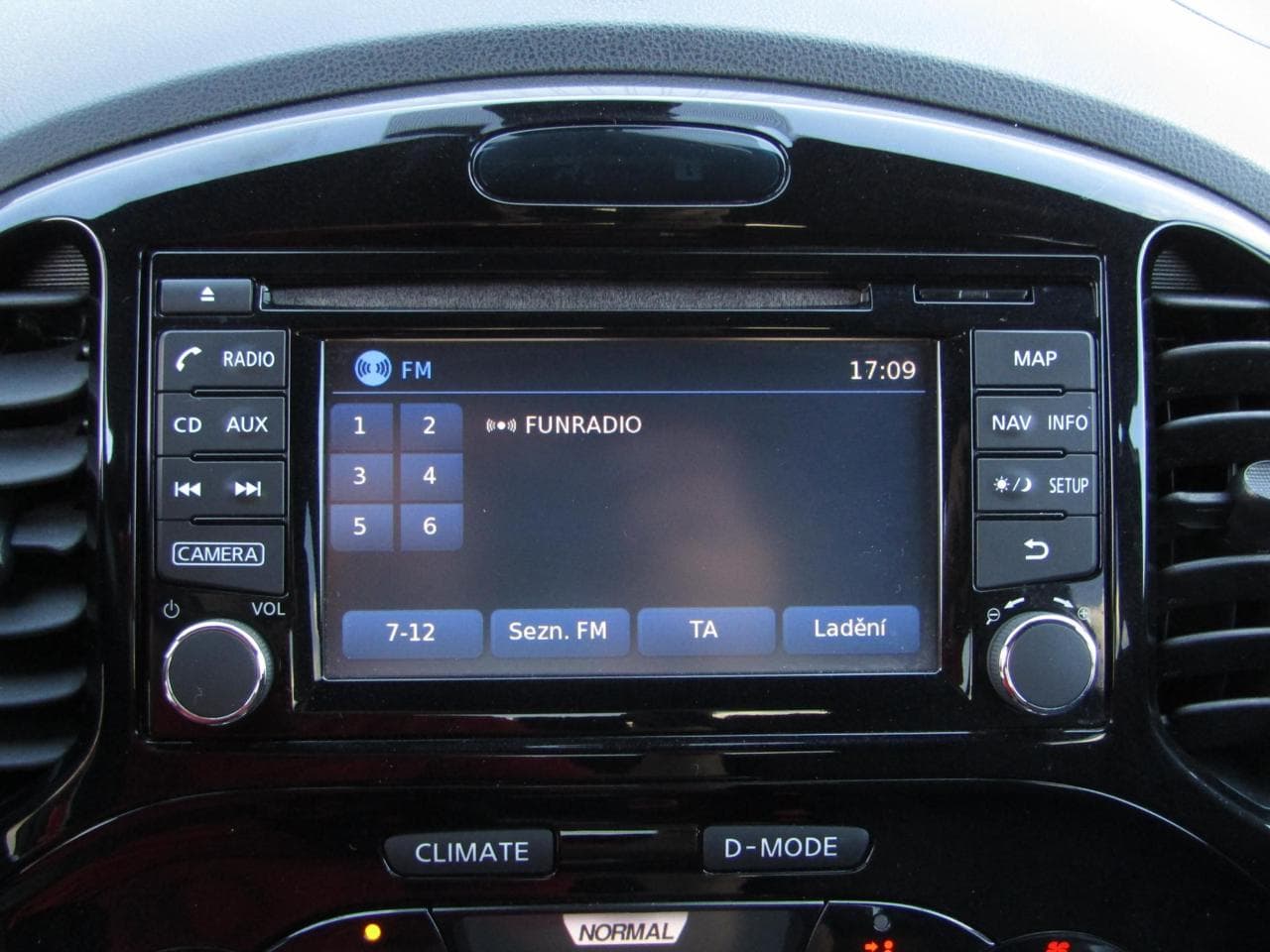 2015 Nissan JUKE - 15