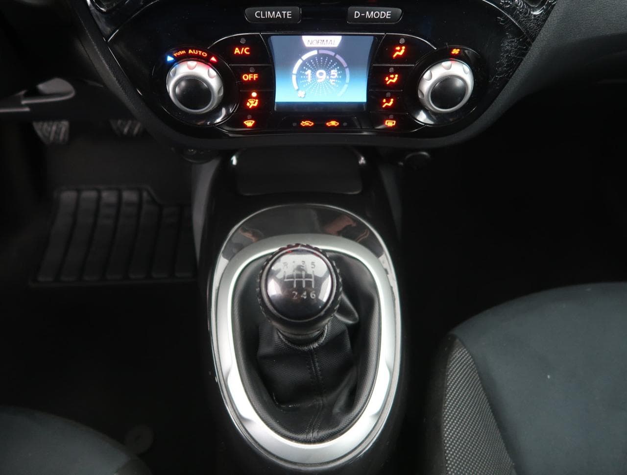 2014 Nissan JUKE - 19