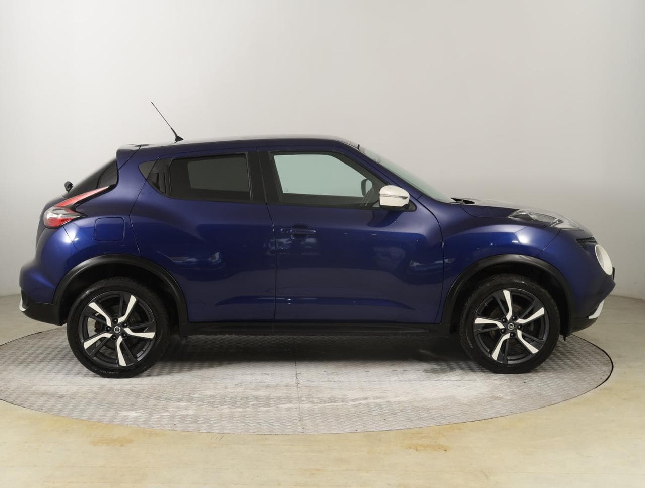 2015 Nissan JUKE - 13