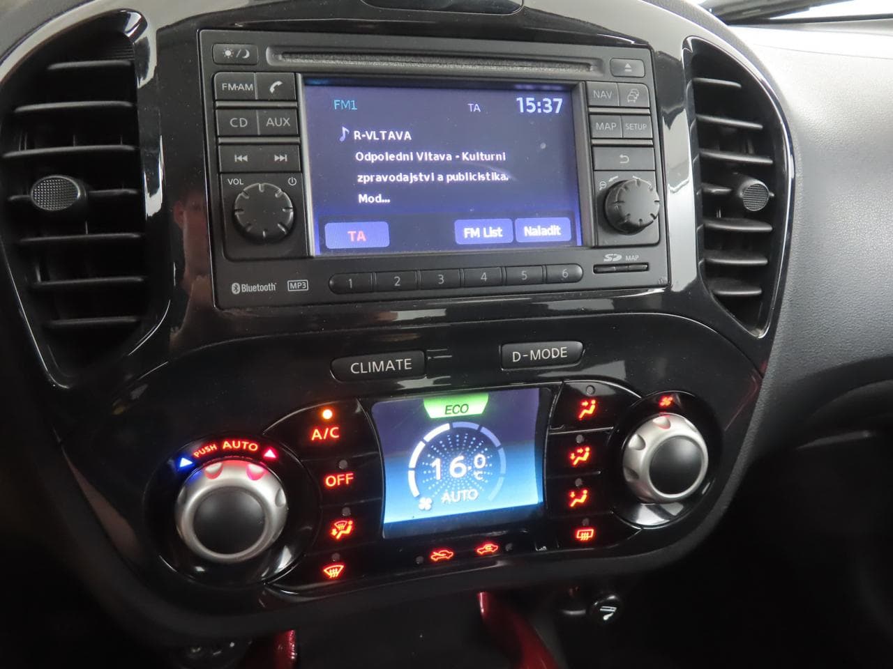 2011 Nissan JUKE - 18