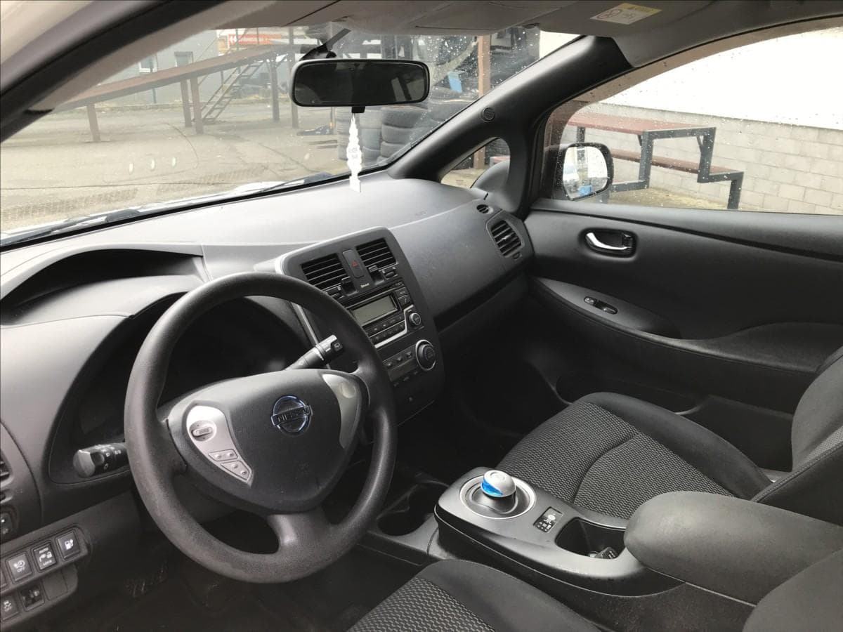 2016 Nissan LEAF - 7