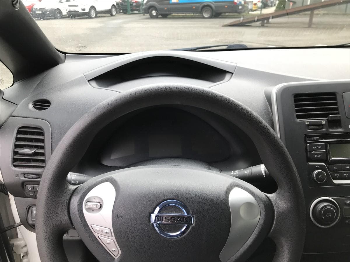 2016 Nissan LEAF - 9