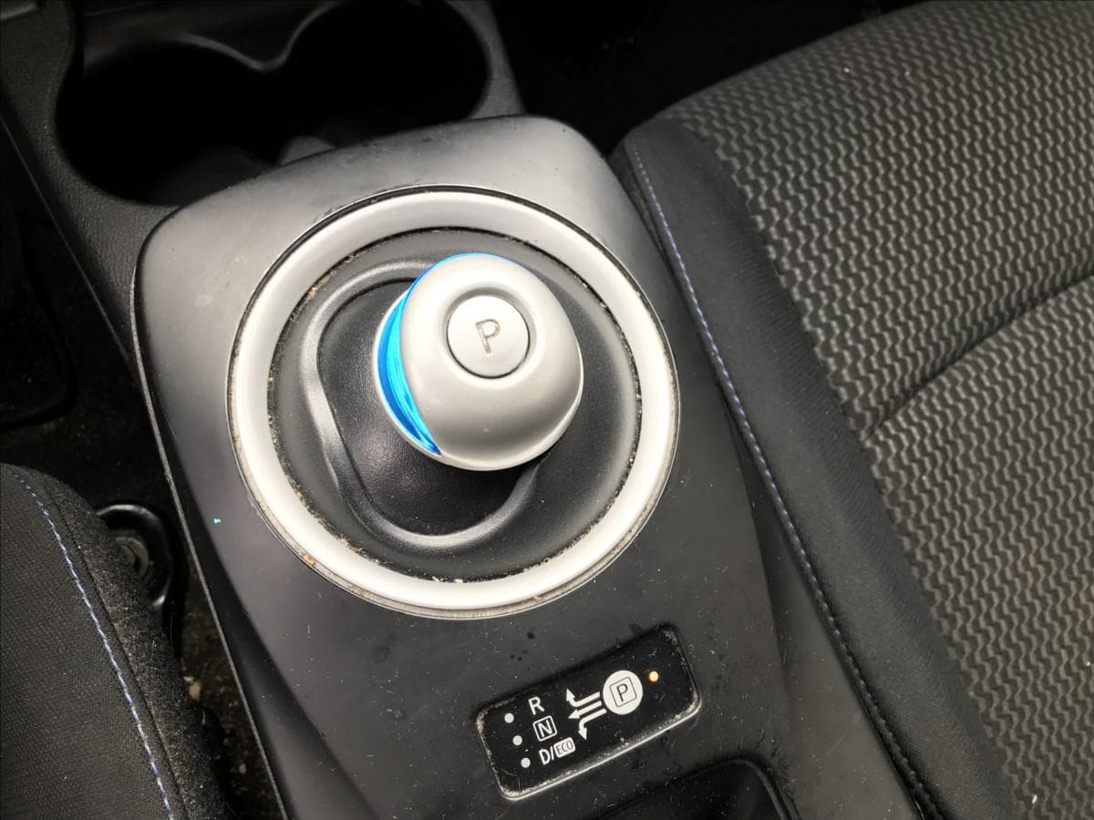 2016 Nissan LEAF - 12