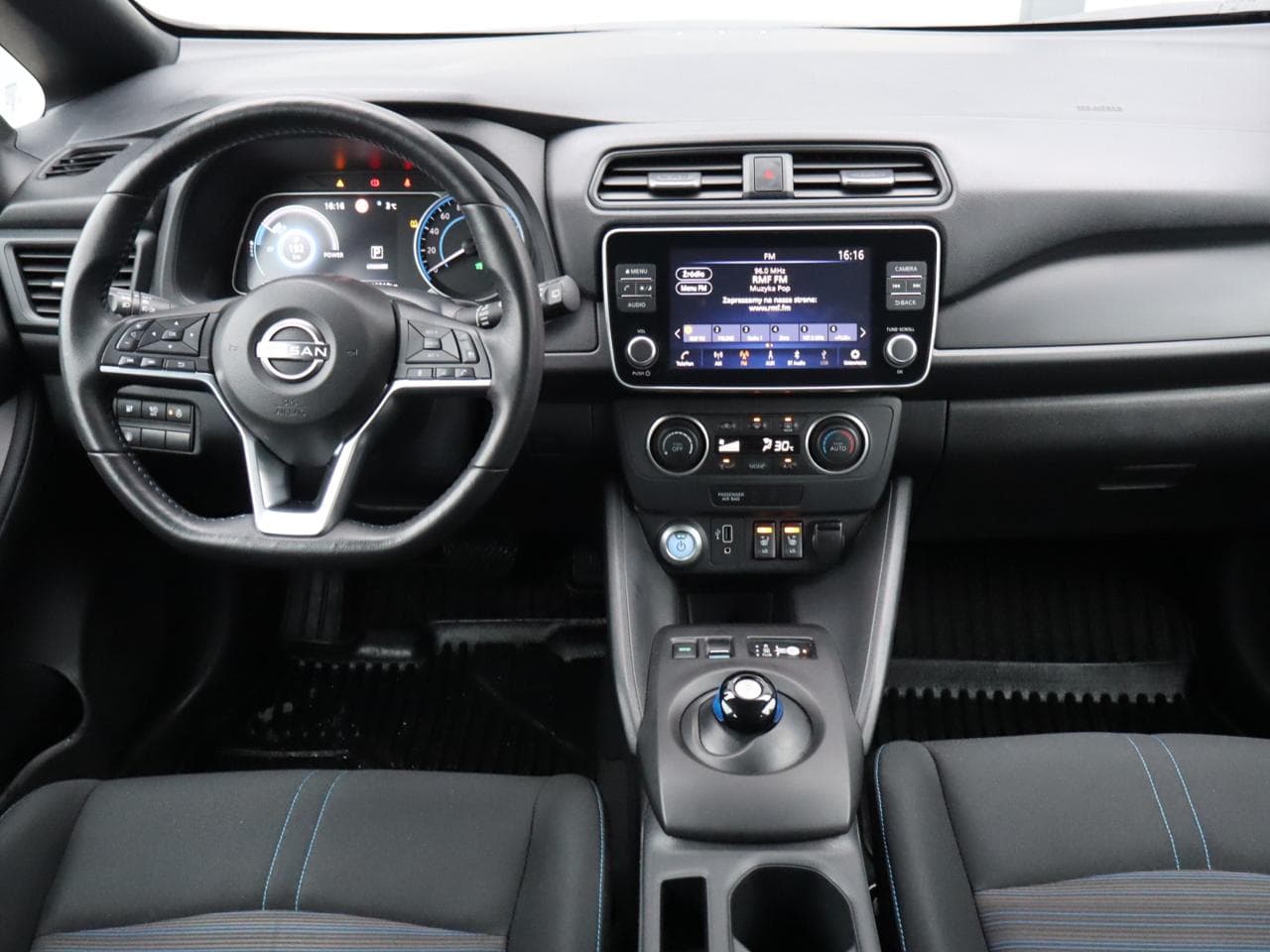 2022 Nissan LEAF - 10