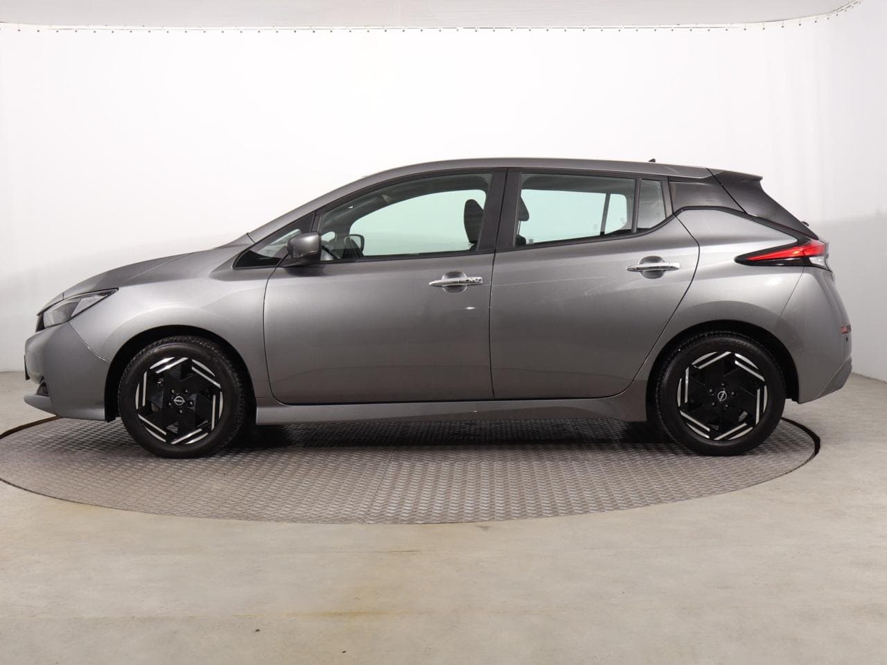 2022 Nissan LEAF - 4