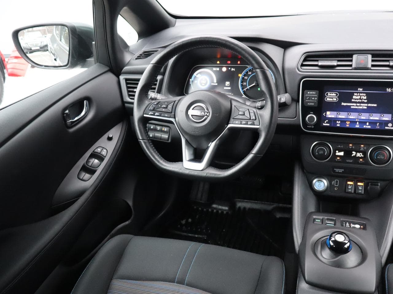 2022 Nissan LEAF - 9