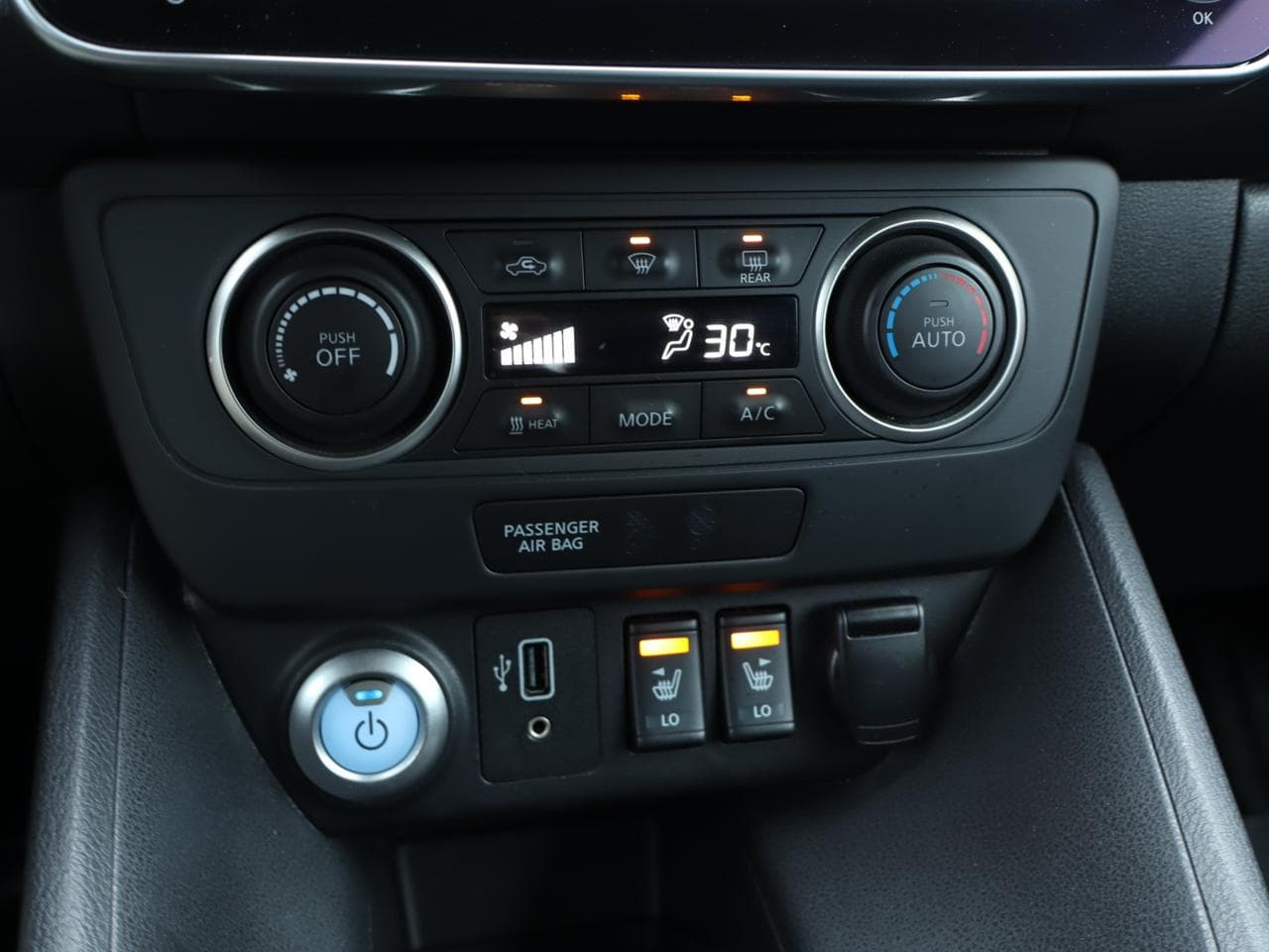 2022 Nissan LEAF - 25