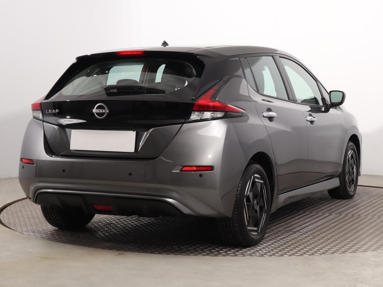 2022 Nissan LEAF - 7