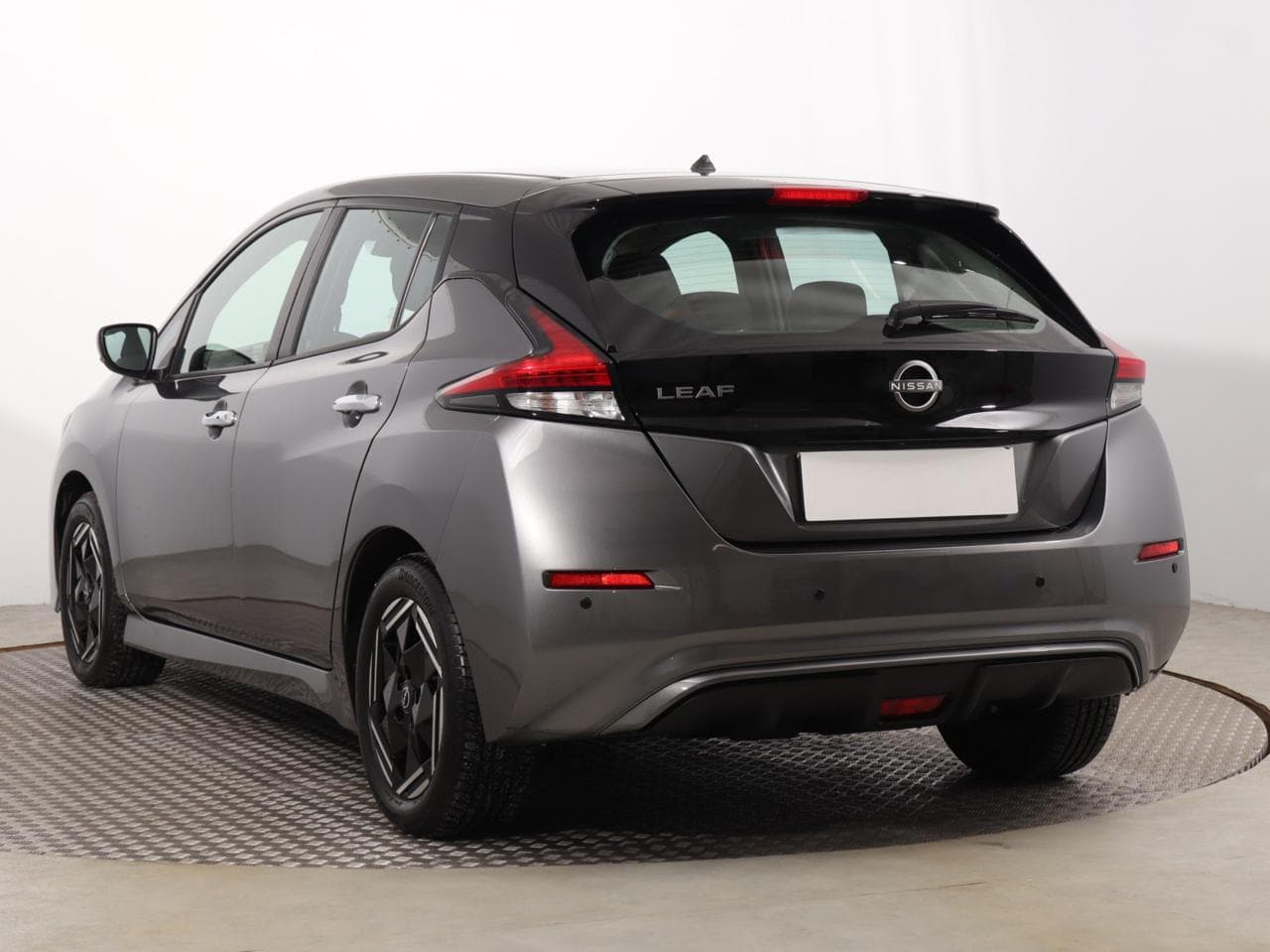 2022 Nissan LEAF - 5