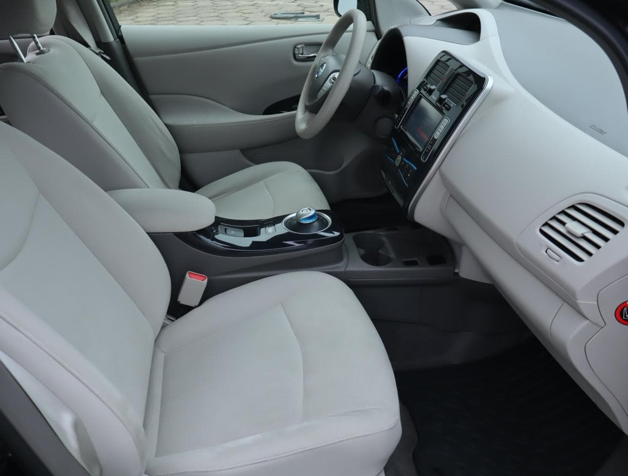 2012 Nissan LEAF - 15
