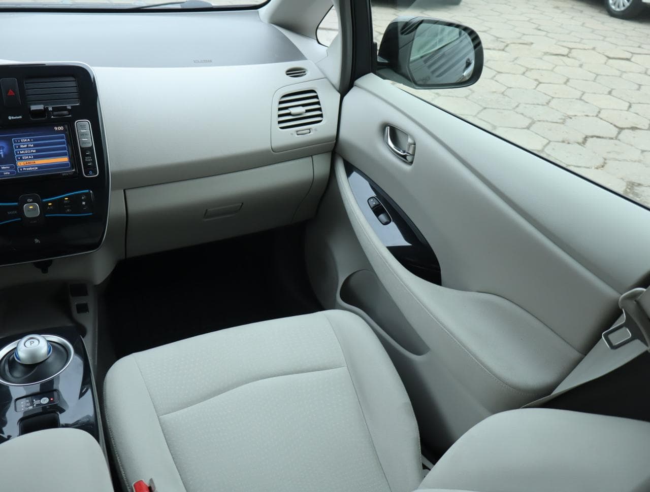 2012 Nissan LEAF - 13