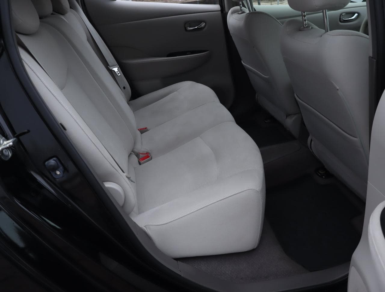 2012 Nissan LEAF - 17
