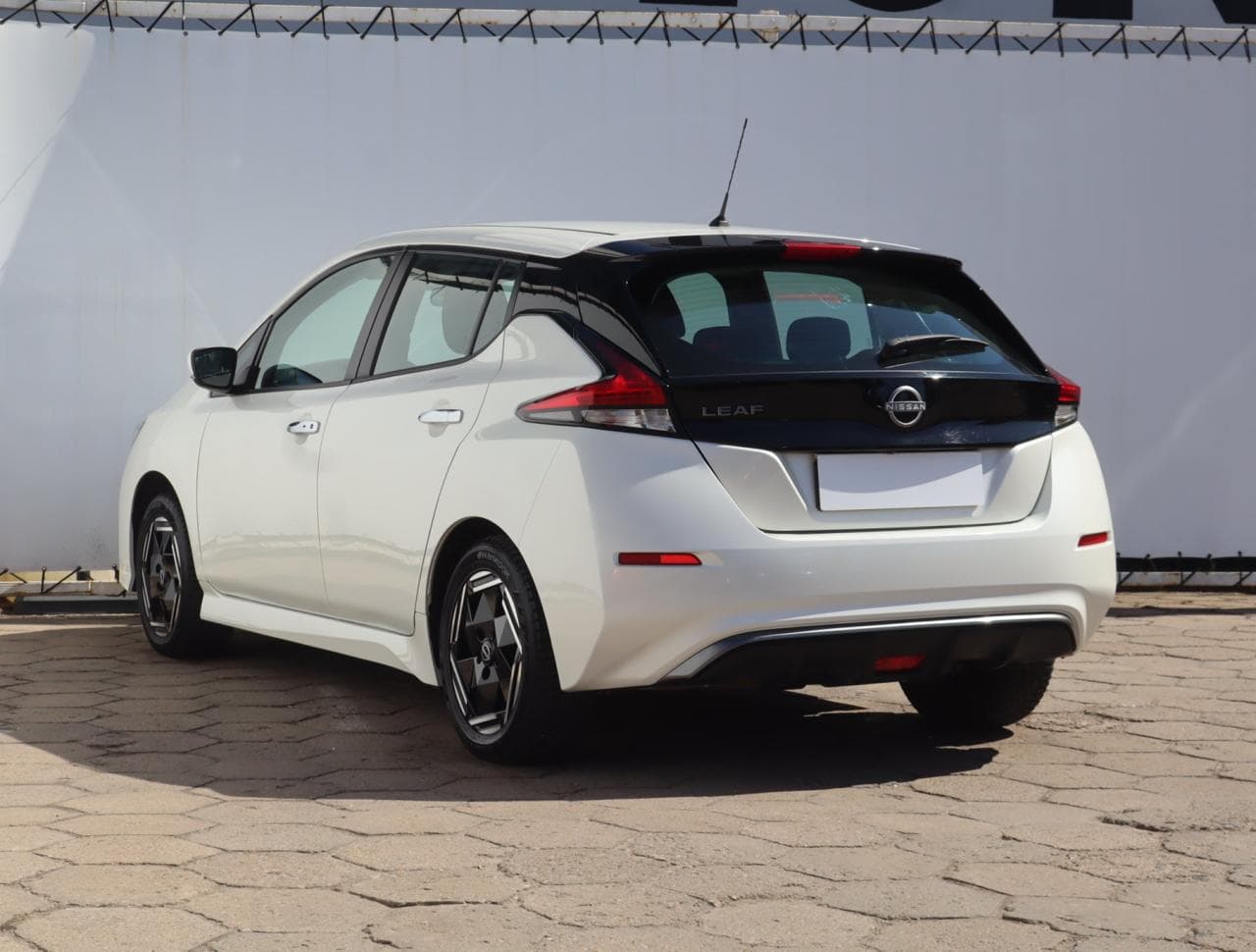 2022 Nissan LEAF - 5
