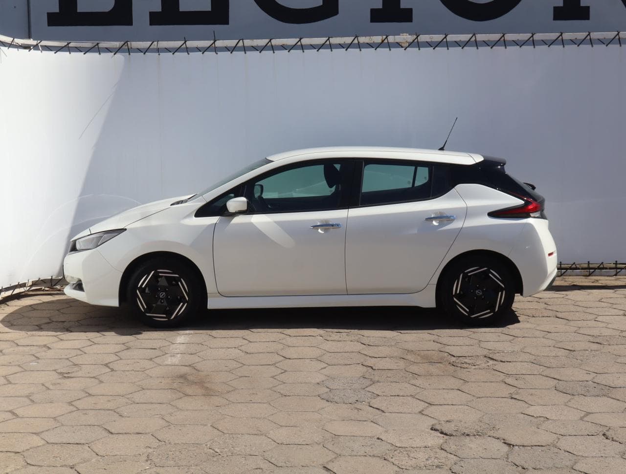 2022 Nissan LEAF - 4